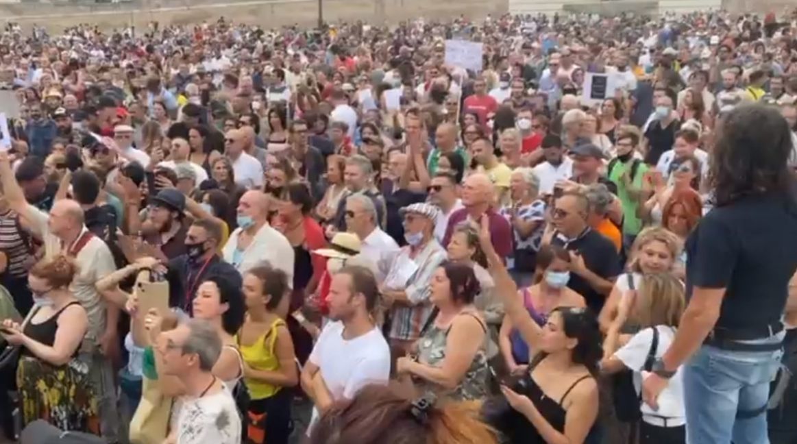 В более чем 80 городах Италии прошли акции против ковид-сертификатов.