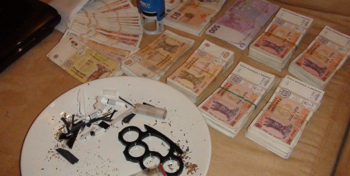 Подозреваемым грозит до 15 лет тюремного заключения. Фото: politiacapitalei.md