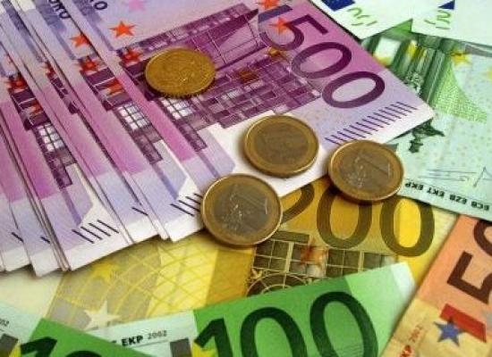 Moneda europeana depaseste orice limita. Euro va sari maine de pragul psihologic de 19 lei.