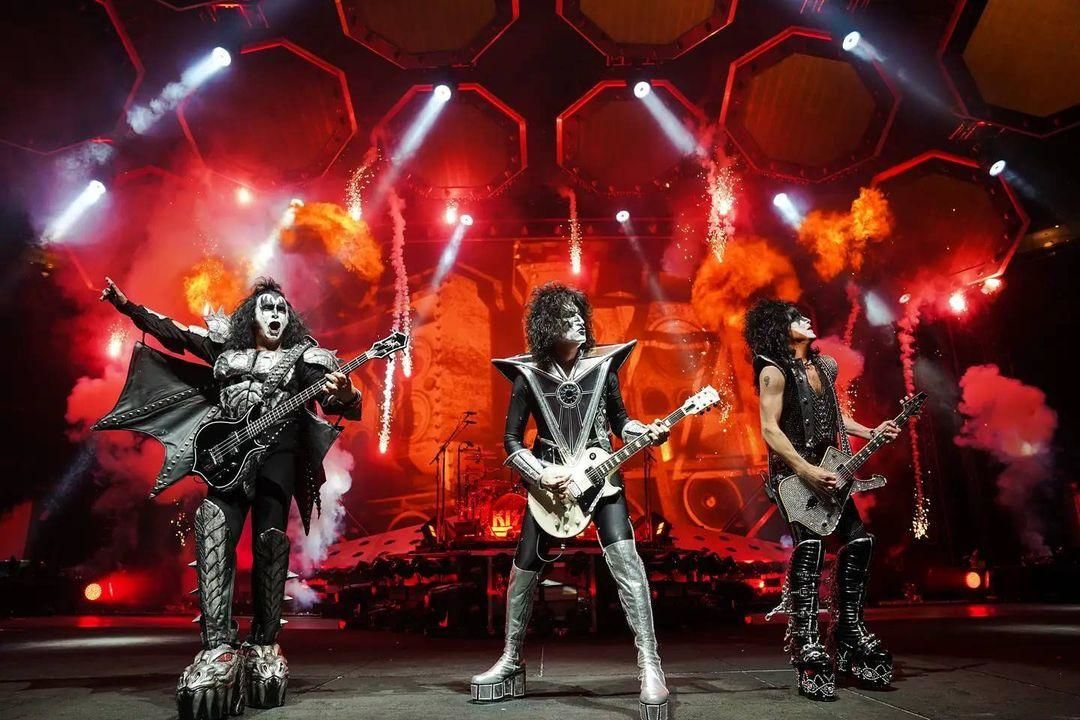 У вакцинированного солиста Kiss подтвердили COVID-19.