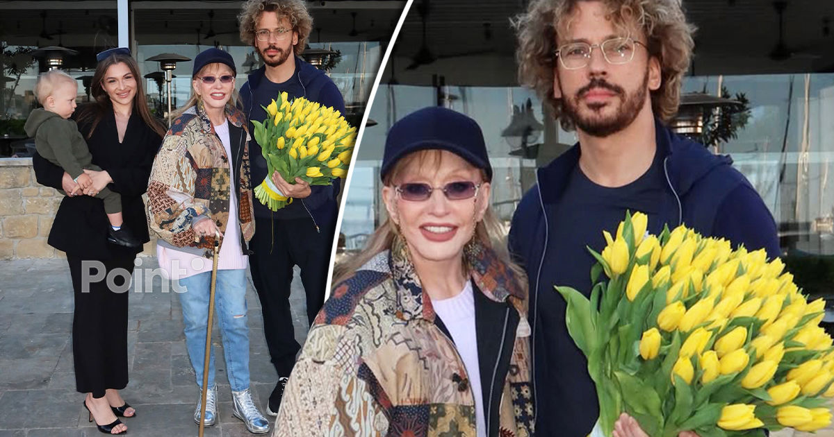 Алла Пугачева впервые вышла в свет, опираясь на трость.