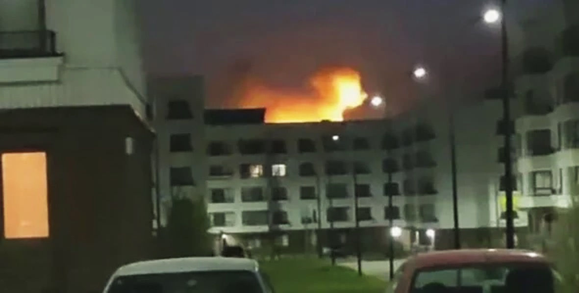В районе аэропорта в Мариуполе прогремели три мощных взрыва.
