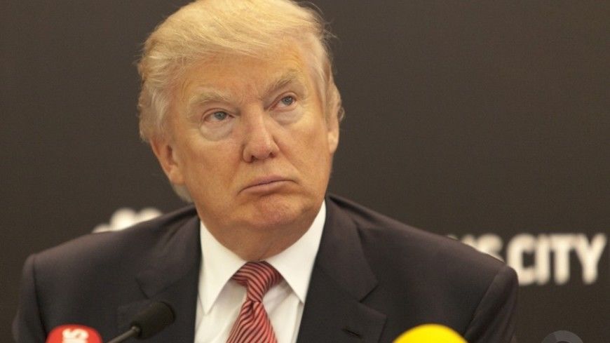 Американский лидер Дональд Трамп намерен подарить кирпичи членам Демократической партии.