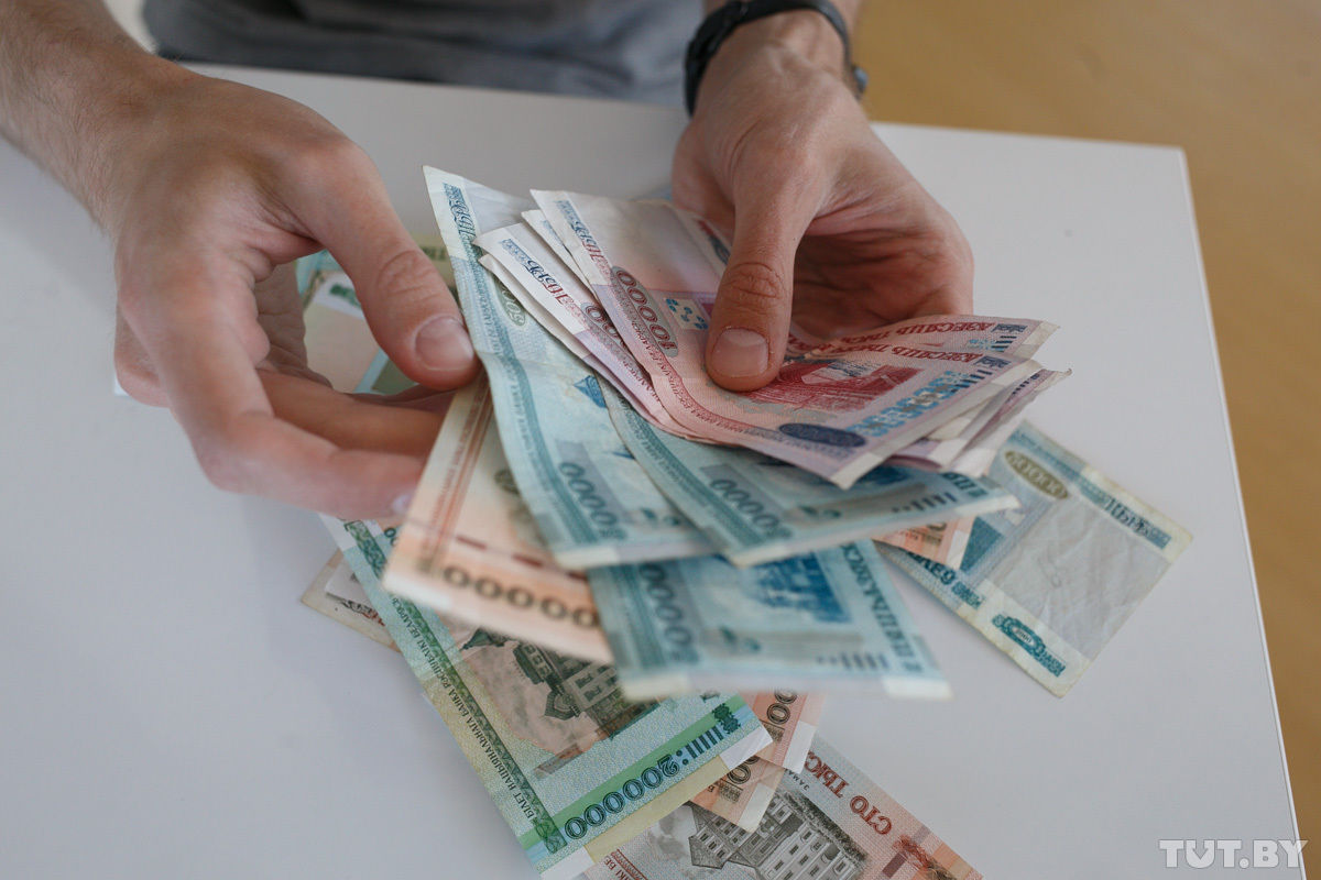 Подсчеты говорят практически о 20-процентном падении реальной заработной платы.