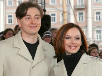 По данным отца известного актёра, недавно супруги стали родителями двойняшек.