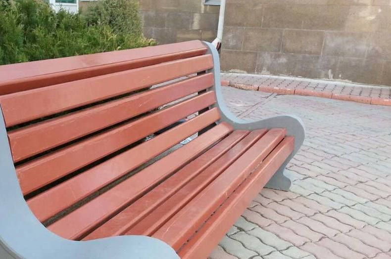 Около 1000 скамеек и 600 урн будут установлены в столице.