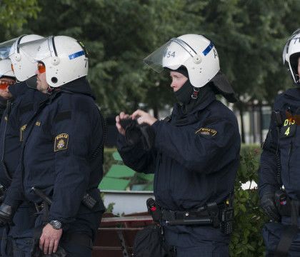 Politia sustine ca au fost ucise mai multe persoane si ca au fost folosite arme automate.