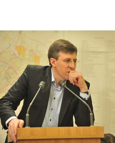 У мэра столицы проявляются бонапартовские черты. 