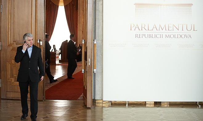Парламентская фракция Партии коммунистов уже зарегистрировала требование о созыве внеочередной сессии Парламента РМ.
