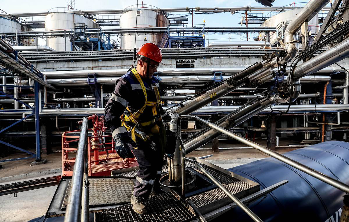 FT: В ЕС обсудят установление более низкого потолка цен на газ из РФ.