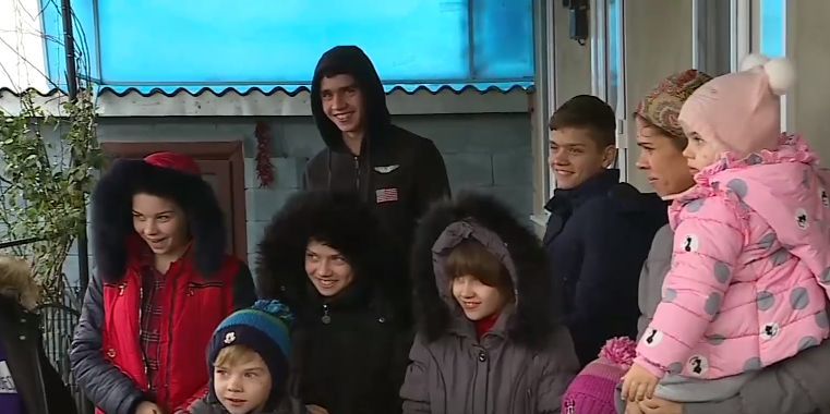 Многодетные семьи на севере страны получили подарки от диаспоры.