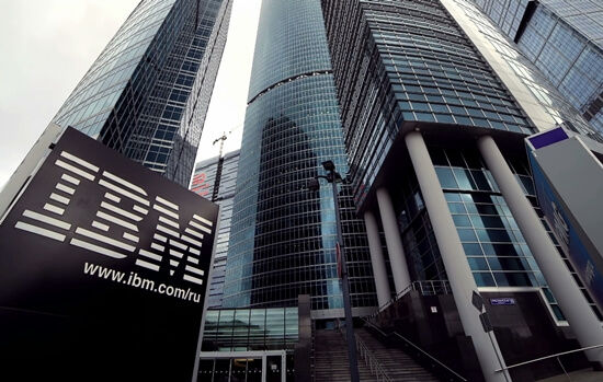 Компания IBM начала сворачивать бизнес в России.