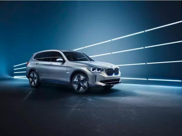 BMW принимает заказы на несуществующее авто.