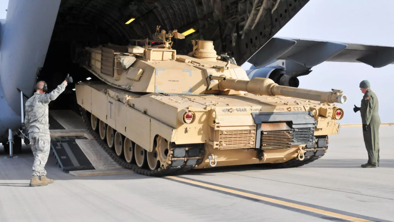 США перебросили 14 танков Abrams на базу НАТО в Польше.
