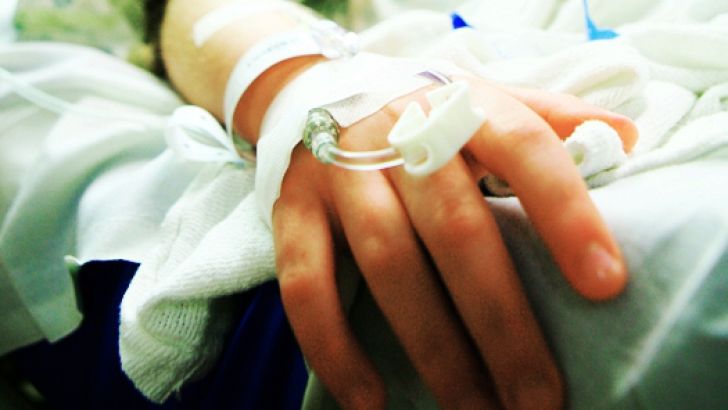 Un minor a fost bătut cu bestialitate de către colegul de clasă pentru că nu vorbea corect românește. 