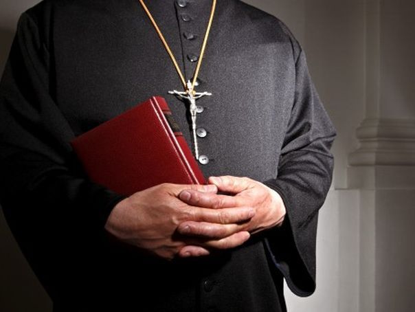 Secretarul pentru finanțe al Vaticanului respinge noile acuzații de pedofilie care i se aduc. 