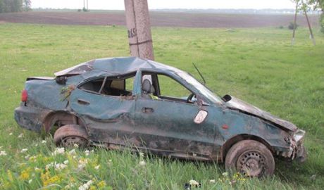 În urma impactului, un tânăr de 17 ani, care se afla la volanul automobilului, a decedat pe loc. Foto: IP Briceni