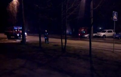 По словам пользователей соцсетей, взорванный автомобиль принадлежит украинскому военному.