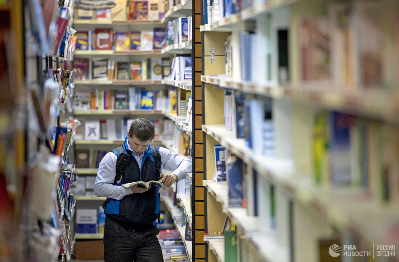 На Украину запретили ввозить "Мастера и Маргариту" и еще 16 книг из России.