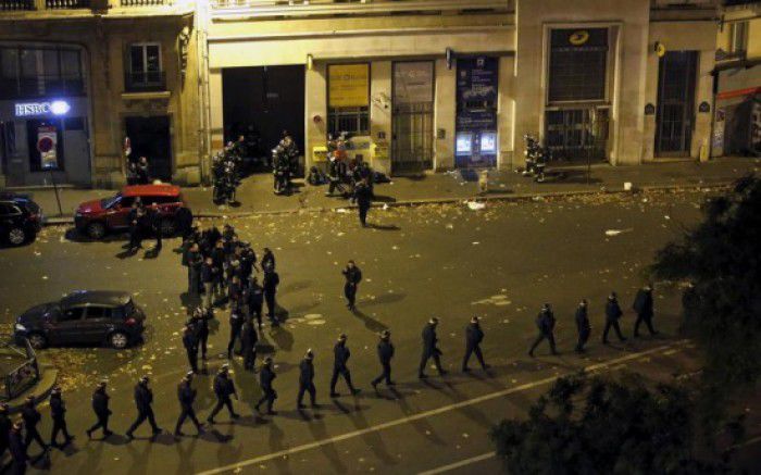 Atacurile de la Paris pot fi considerate o „crimă împotriva umanităţii”. Foto: antena3.ro