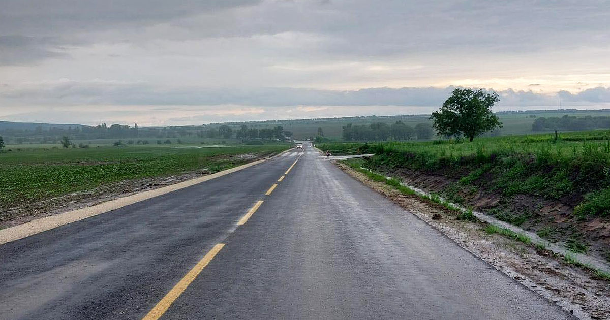 Traseul R33, în apropiere de satul Bujor, complet curățat: Circulația a fost reluată.