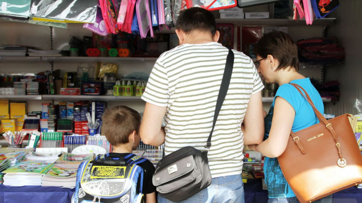 Pregătiri pentru noul an școlar: Părinții se plâng de creșterea prețurilor la rechizite.