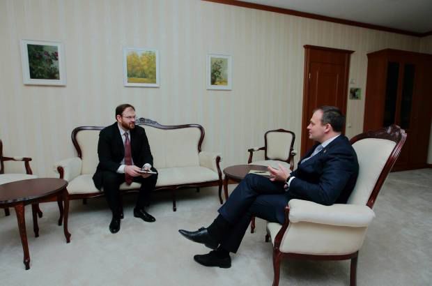 Sergiu Cioclea a înaintat propunerile sale pentru funcţia de viceguvernator. Foto: parlament.md