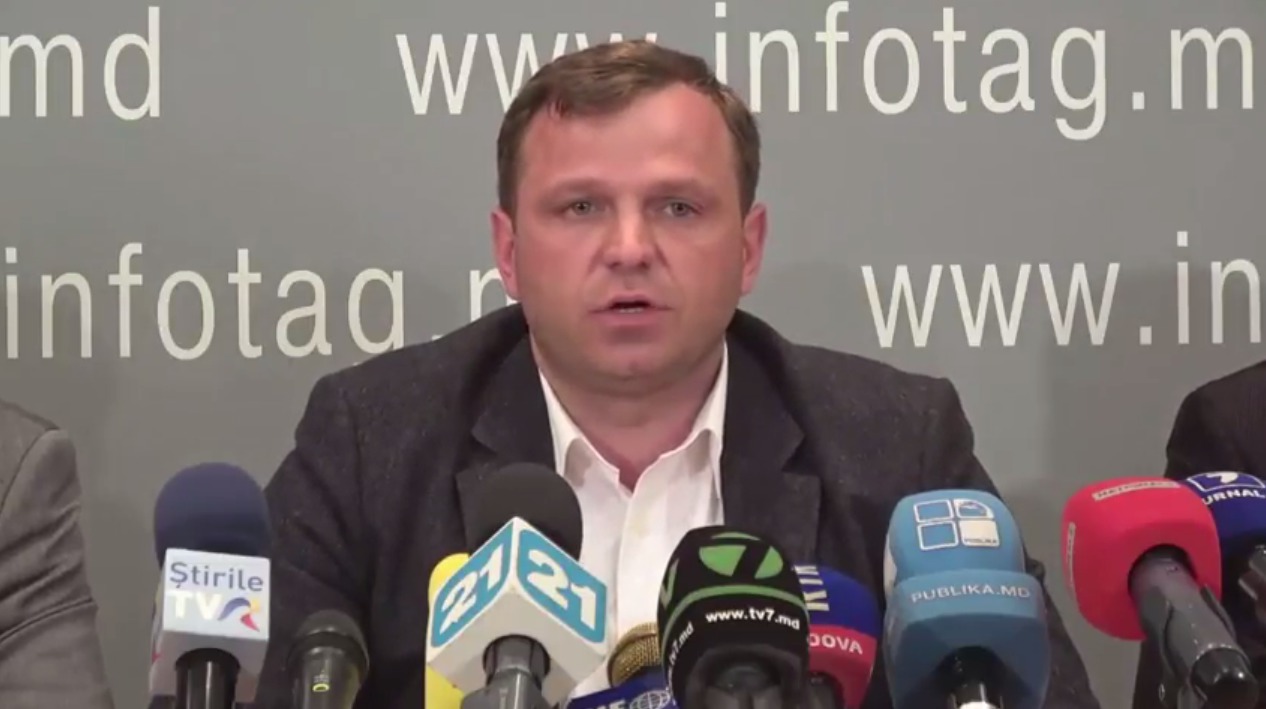 Андрей Нэстасе пригрозил журналисту вызовом полиции.
