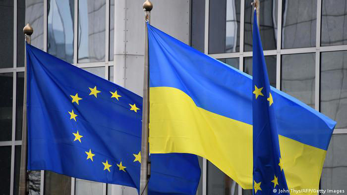 В ЕС задумались об активах олигархов РФ для восстановления Украины.