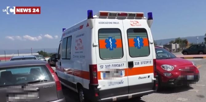 На автобусной остановке в Милане нашли молдаванку с ножевыми ранениями.
