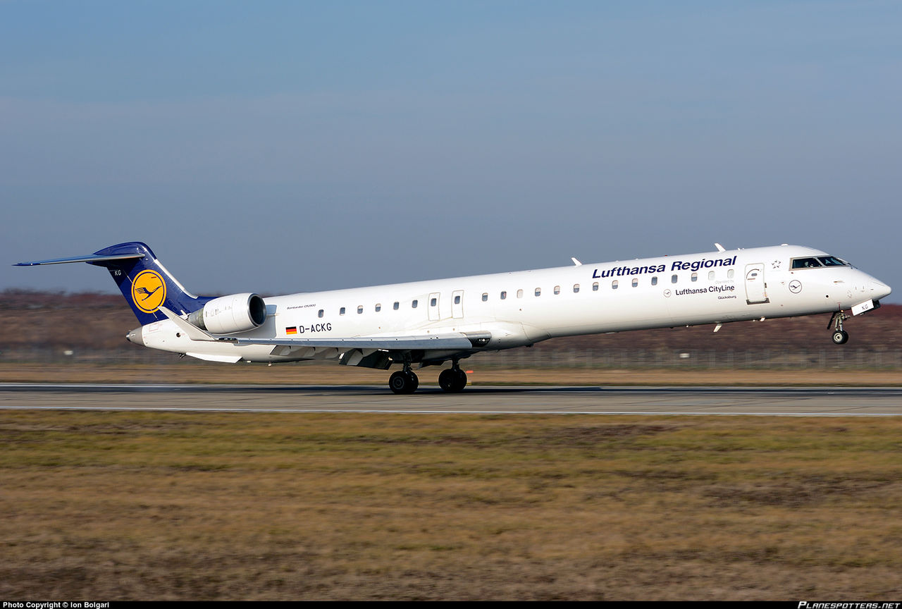 Премьер Филип спровоцировал скандал на борту самолета Lufthansa.