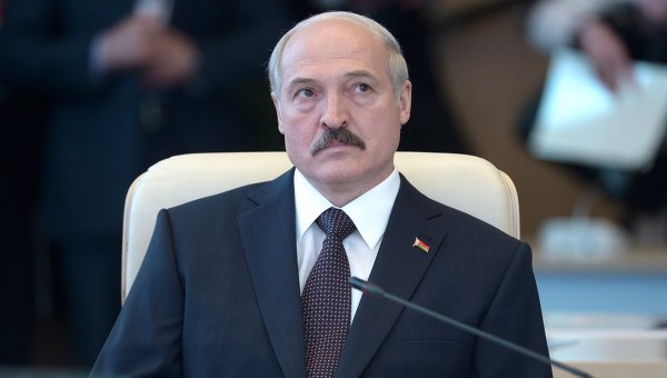 Власти Украины рано или поздно поймут, в чем счастье этой страны, надеется президент Белоруссии Александр Лукашенко.