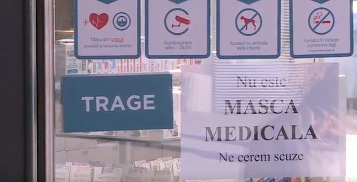 В аптеках уже месяц нет масок и санитайзеров, но они есть у спекулянтов.