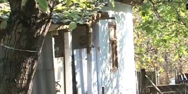 Жестоким убийством закончился поход троих подростков за орехами в чужой двор.