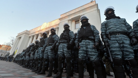 Preşedinţia este protejată, de atunci, de mai multe cordoane ale poliţiei şi forţelor antirevoltă.