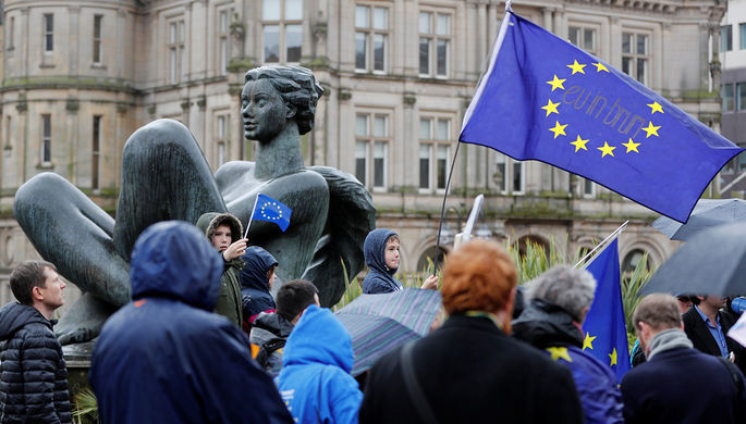 Каждая британская семья в среднем теряет из-за Brexit £400 в год, пишет местный исследовательский центр Centre for Economic Performance (CEP).