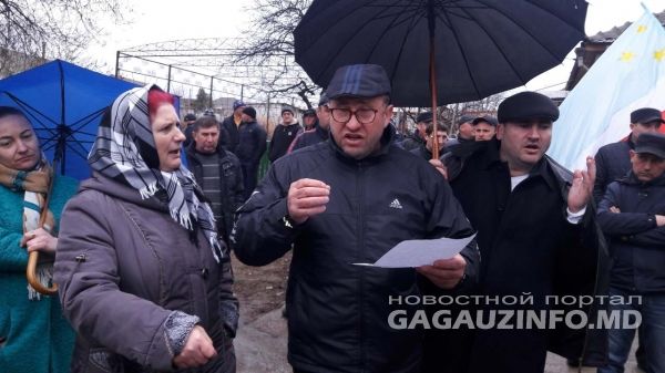 Протестующие в Комрате приняли резолюцию.