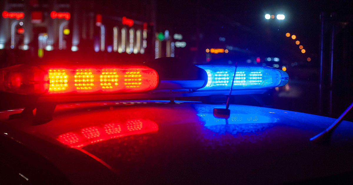 O tânără beată cu un bebeluș în brațe a atacat polițiștii cu o lopată la Briceni.