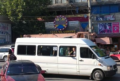 По улицам Кишинёва курсирует примерно 1100 микроавтобусов.