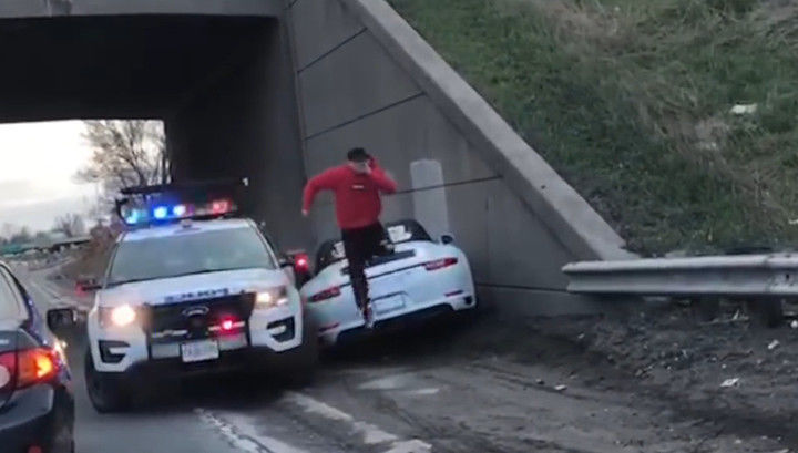 Житель Торонто снял на видео попытку поимки угонщика спортивного кабриолета Porsche. 