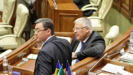 Igor Corman l-a acuzat pe șeful său de partid că nu cunoaște regulamentul legislativului.