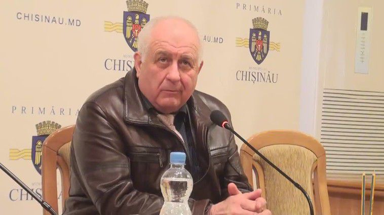 Моргоч заявил, что журналистов не должны интересовать его планы на будущее. Фото: deschide.md.