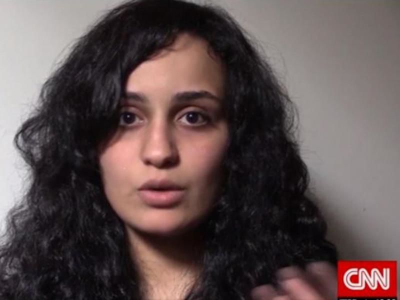 Islam Mitat, o tânără de doar 23 de ani și mamă a doi copii. 