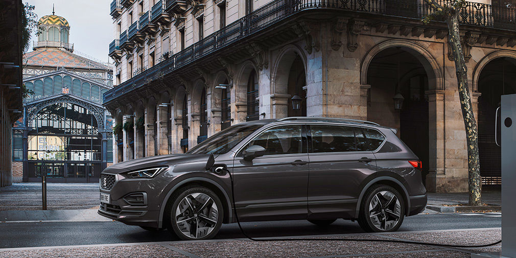 Seat выпустил первый в своей истории подключаемый гибрид.