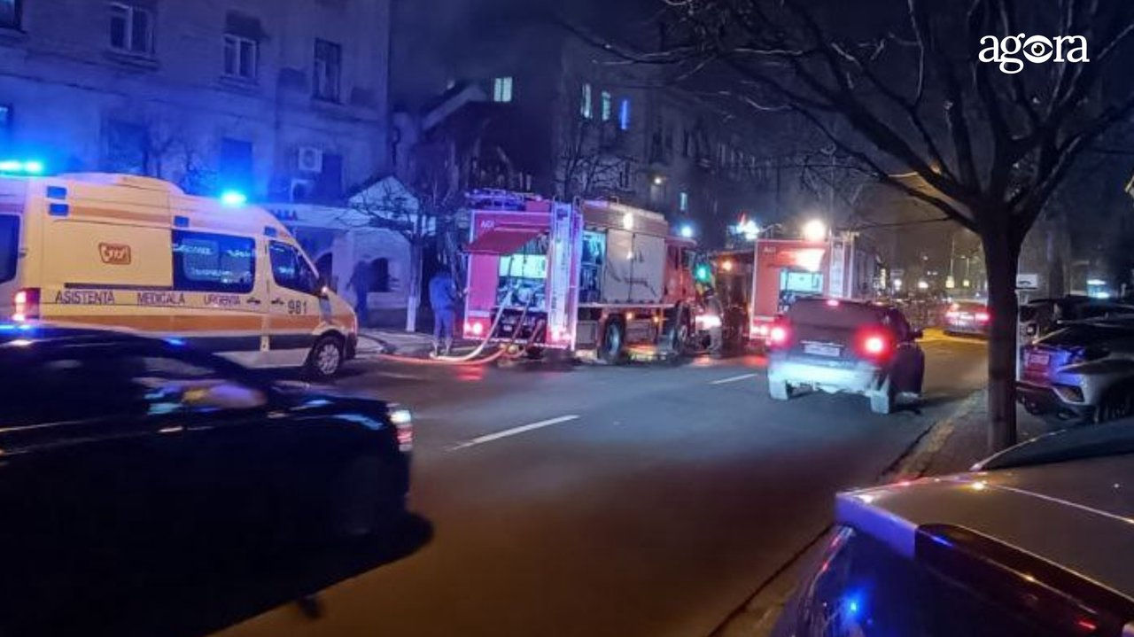 В центре Кишинева произошел пожар: улица Пушкина перекрыта.