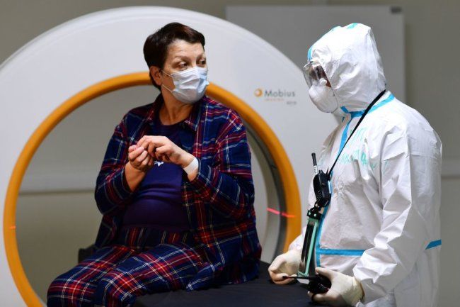Врач рассказал, как долго опасен пациент с коронавирусом.