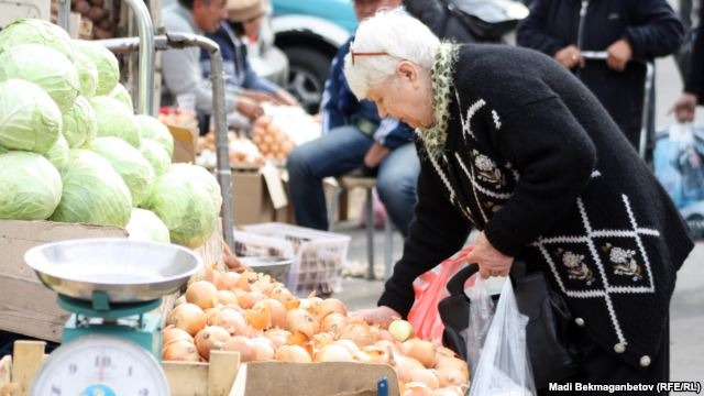 Покупательская способность населения упала в 2015 году более чем на 7%.