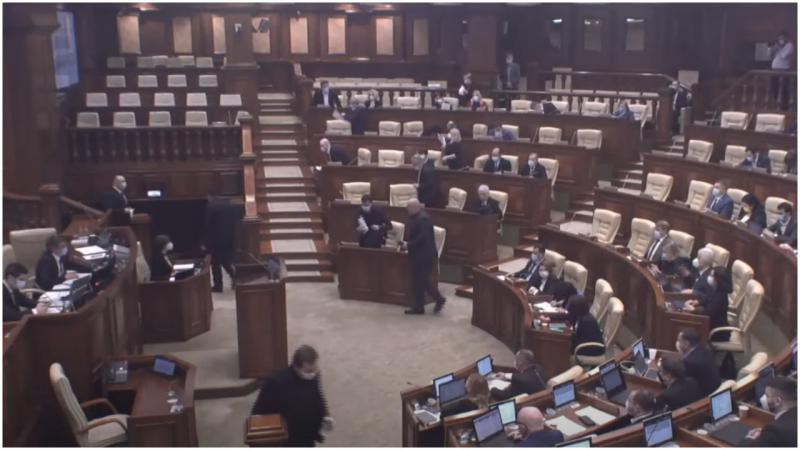 Депутаты "Шор" и БКС бойкотируют заседание парламента.