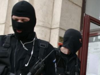 În prezent se verifică implicarea cetățenilor suspectați în comiterea infracțiunilor similare, transmite Direcția Generală MAI Moscova.