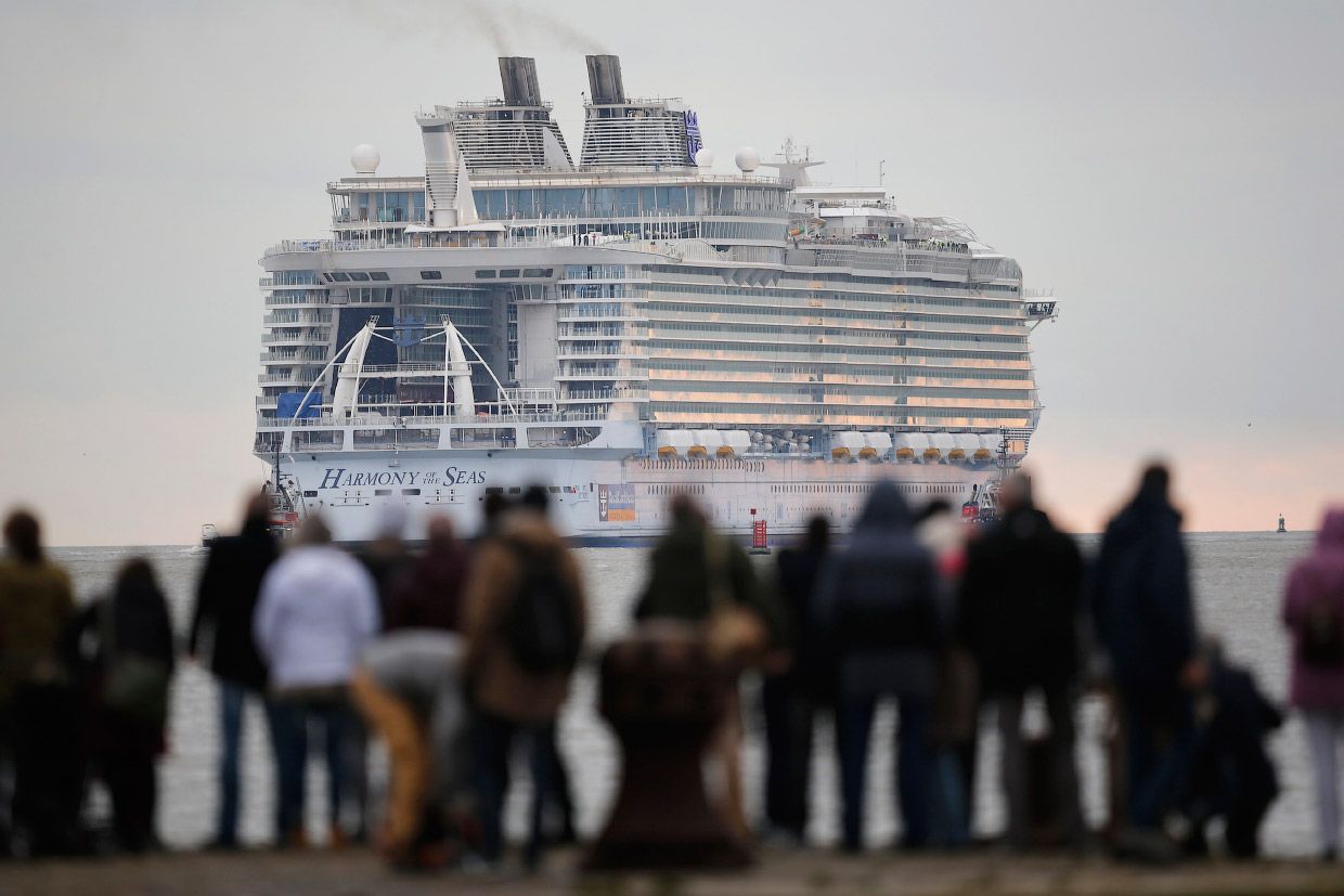 Harmony of the Seas — самый большой круизный лайнер в мире, который называют плавающим городом. Фото: picworld.ru